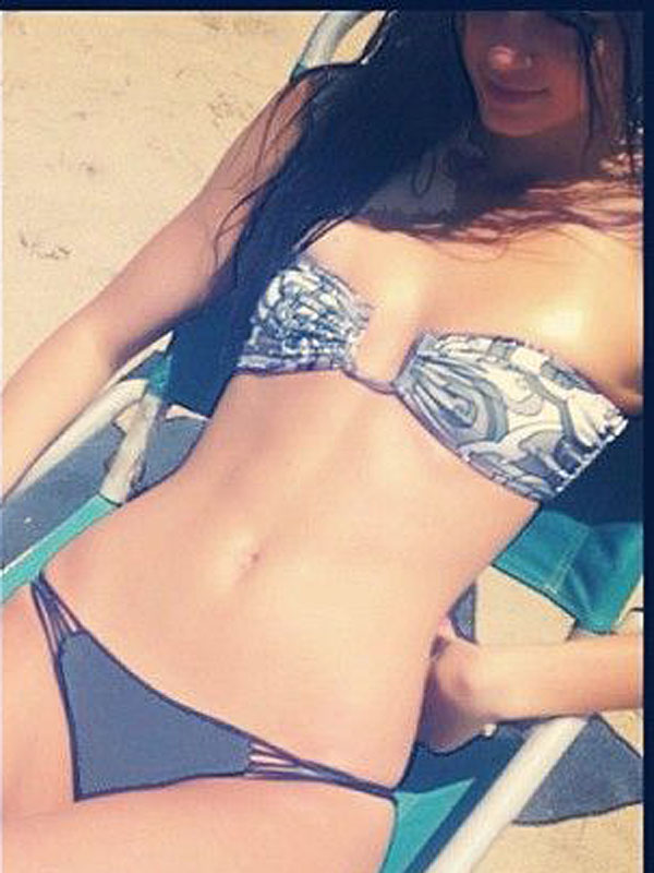 kendall-jenner-in-a-bikini-on-the-beach-on-instagram.jpg