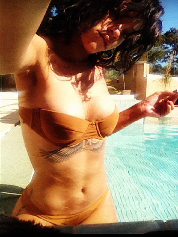 rihanna-bikinis-poolside-on-instagram.jpg