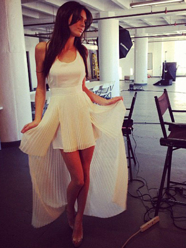 kendall-jenner-posing-for-a-photoshoot-twitpic-01.jpg