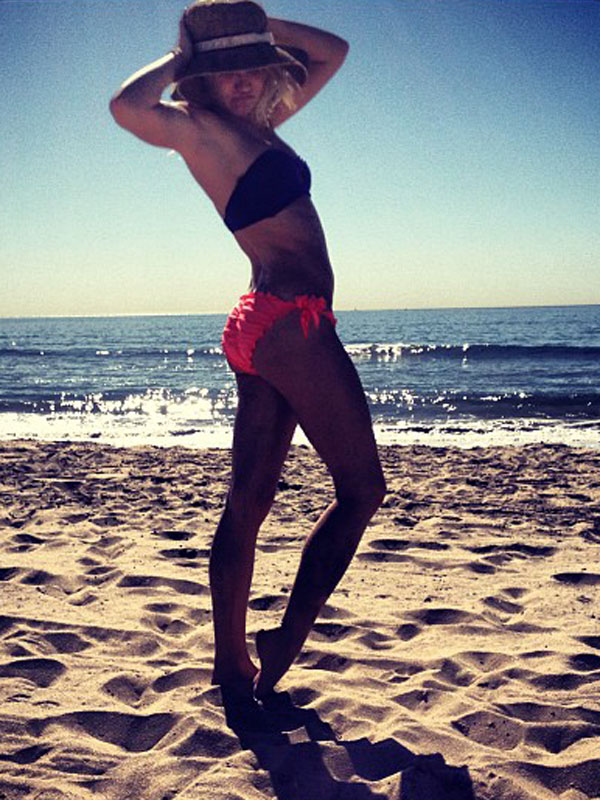 emily-osment-booty-in-a-bikini-on-a-beach-twitpic.jpg