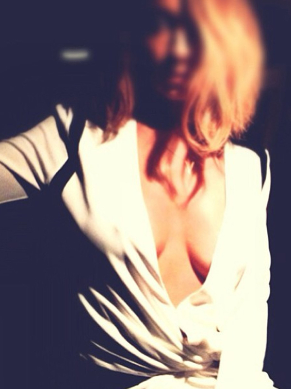 nicole-richie-deep-cleavage-on-instagram.jpg