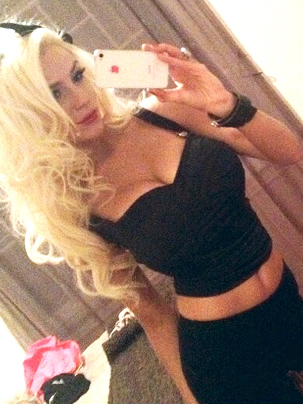 courtney-stodden-flashing-cleavage-and-midriff-twitpic.jpg