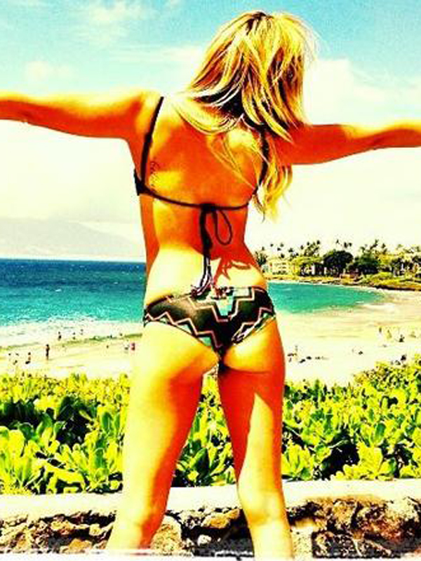 ashley-tisdale-bikini-butt-shot-on-instagram.jpg